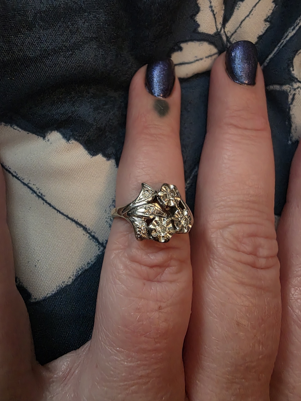 VINTAGE 1940'S DIAMOND COCKTAIL RING - Picture 2 of 3